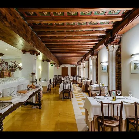 Отель Murillo
